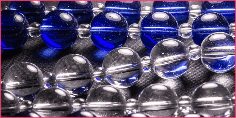 水色を生かしたビーズアクセサリーデザイン例