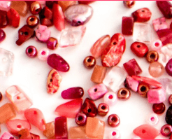 ピンク色を生かしたビーズアクセサリーデザイン例